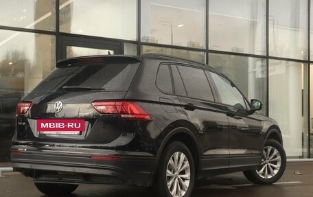 Volkswagen Tiguan II, 2018 год, 2 191 000 рублей, 2 фотография