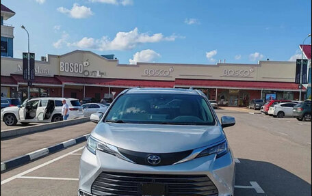 Toyota Sienna, 2021 год, 3 000 000 рублей, 7 фотография