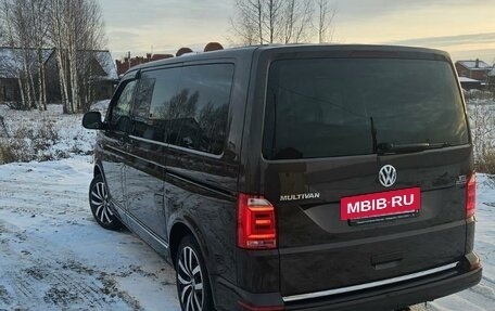 Volkswagen Multivan T6 рестайлинг, 2015 год, 4 200 000 рублей, 9 фотография