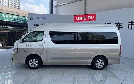 Toyota HiAce H200, 2011 год, 2 994 000 рублей, 4 фотография