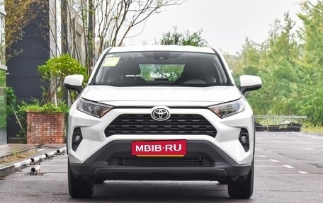 Toyota RAV4, 2020 год, 2 882 000 рублей, 2 фотография