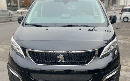 Peugeot Traveller I, 2021 год, 3 950 000 рублей, 1 фотография