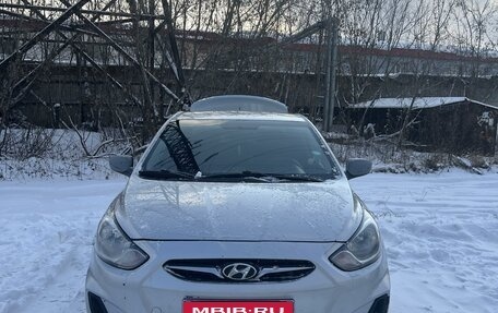 Hyundai Solaris II рестайлинг, 2011 год, 800 000 рублей, 1 фотография