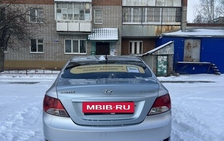 Hyundai Solaris II рестайлинг, 2011 год, 800 000 рублей, 4 фотография