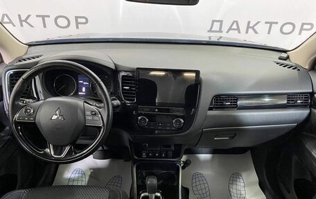 Mitsubishi Outlander III рестайлинг 3, 2019 год, 2 670 000 рублей, 10 фотография