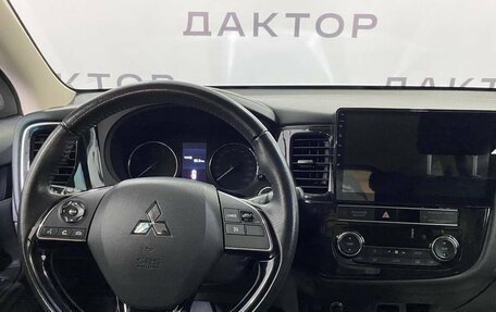 Mitsubishi Outlander III рестайлинг 3, 2019 год, 2 670 000 рублей, 11 фотография