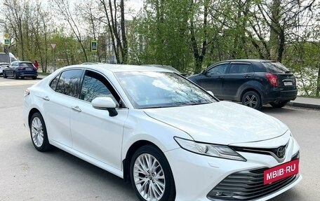 Toyota Camry, 2018 год, 2 750 000 рублей, 3 фотография