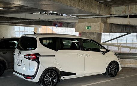 Toyota Sienta II, 2020 год, 1 950 000 рублей, 2 фотография