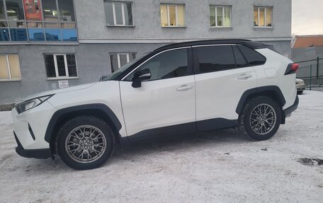 Toyota RAV4, 2020 год, 3 600 000 рублей, 3 фотография