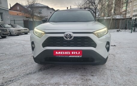 Toyota RAV4, 2020 год, 3 600 000 рублей, 6 фотография