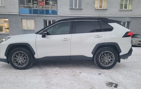 Toyota RAV4, 2020 год, 3 600 000 рублей, 15 фотография