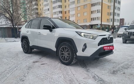 Toyota RAV4, 2020 год, 3 600 000 рублей, 10 фотография