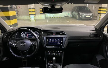 Volkswagen Tiguan II, 2018 год, 3 150 000 рублей, 14 фотография