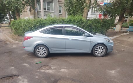 Hyundai Solaris II рестайлинг, 2011 год, 780 000 рублей, 1 фотография