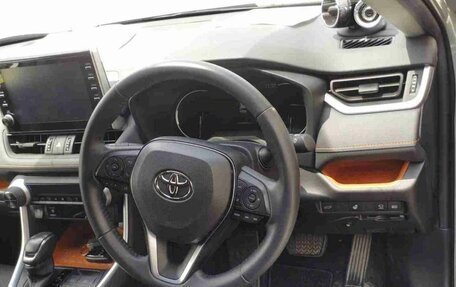 Toyota RAV4, 2020 год, 3 750 000 рублей, 6 фотография