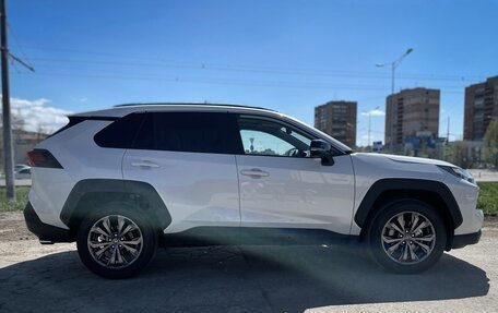 Toyota RAV4, 2024 год, 4 990 000 рублей, 10 фотография