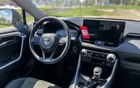 Toyota RAV4, 2024 год, 4 990 000 рублей, 12 фотография