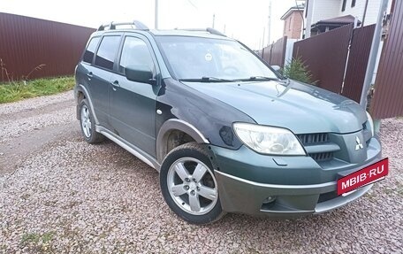 Mitsubishi Outlander III рестайлинг 3, 2006 год, 500 000 рублей, 2 фотография