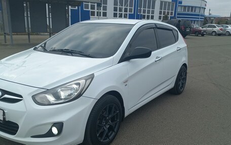 Hyundai Solaris II рестайлинг, 2012 год, 1 350 000 рублей, 10 фотография