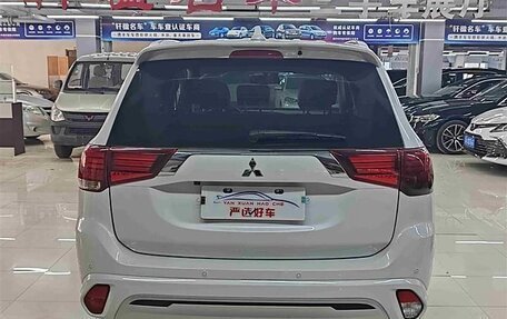 Mitsubishi Outlander III рестайлинг 3, 2021 год, 2 510 000 рублей, 6 фотография