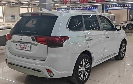 Mitsubishi Outlander III рестайлинг 3, 2021 год, 2 510 000 рублей, 5 фотография