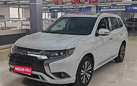 Mitsubishi Outlander III рестайлинг 3, 2021 год, 2 510 000 рублей, 3 фотография