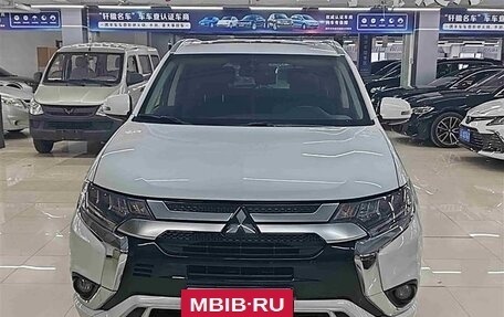 Mitsubishi Outlander III рестайлинг 3, 2021 год, 2 510 000 рублей, 2 фотография