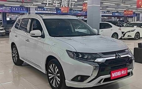 Mitsubishi Outlander III рестайлинг 3, 2021 год, 2 510 000 рублей, 1 фотография