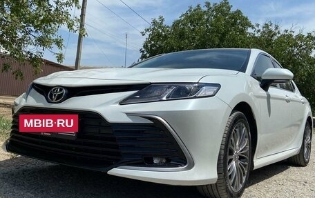 Toyota Camry, 2021 год, 3 600 000 рублей, 2 фотография