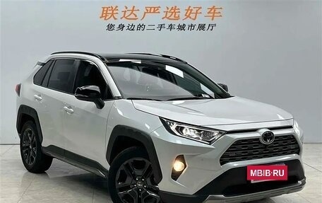 Toyota RAV4, 2022 год, 2 530 000 рублей, 7 фотография