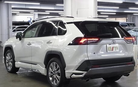 Toyota RAV4, 2021 год, 2 480 000 рублей, 6 фотография