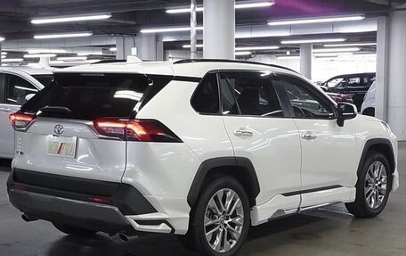 Toyota RAV4, 2021 год, 2 480 000 рублей, 5 фотография