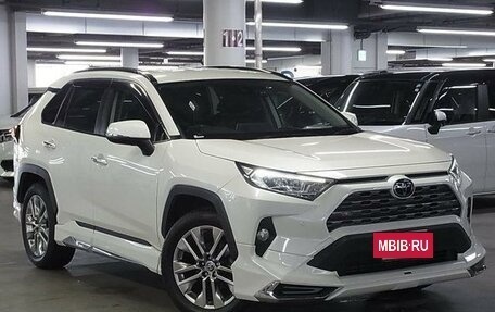 Toyota RAV4, 2021 год, 2 480 000 рублей, 3 фотография