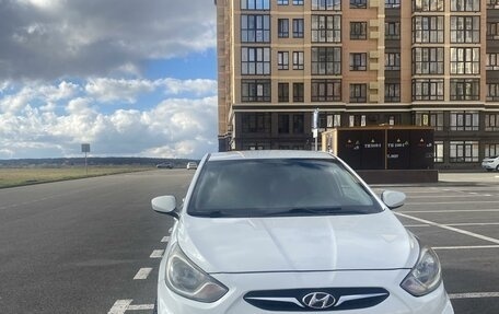 Hyundai Solaris II рестайлинг, 2012 год, 815 000 рублей, 1 фотография