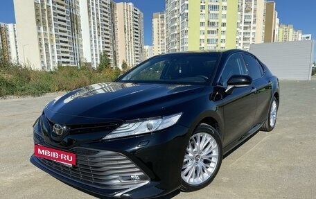 Toyota Camry, 2019 год, 3 700 000 рублей, 4 фотография