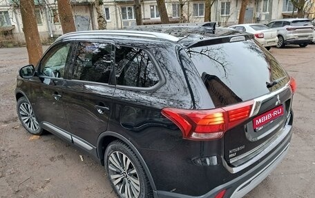 Mitsubishi Outlander III рестайлинг 3, 2019 год, 2 200 000 рублей, 1 фотография