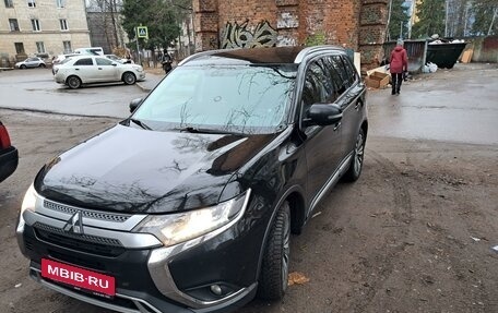 Mitsubishi Outlander III рестайлинг 3, 2019 год, 2 200 000 рублей, 8 фотография