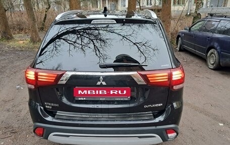 Mitsubishi Outlander III рестайлинг 3, 2019 год, 2 200 000 рублей, 11 фотография