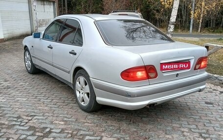 Mercedes-Benz E-Класс, 1996 год, 400 000 рублей, 2 фотография