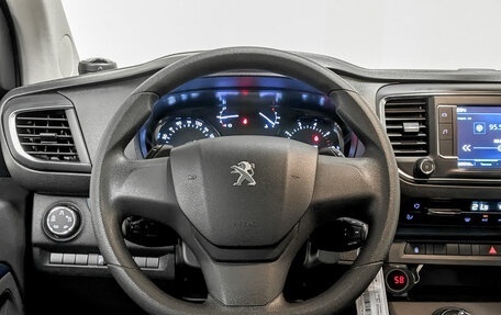 Peugeot Traveller I, 2017 год, 2 995 000 рублей, 22 фотография