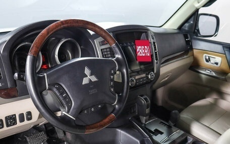 Mitsubishi Pajero IV, 2017 год, 3 090 000 рублей, 14 фотография