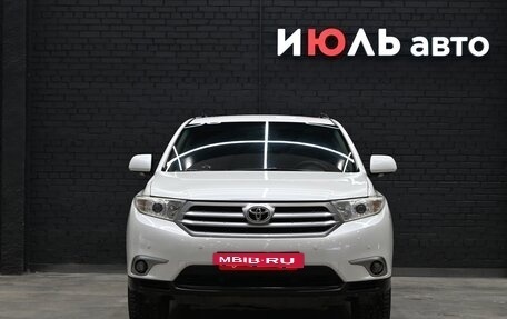 Toyota Highlander III, 2012 год, 2 370 000 рублей, 2 фотография