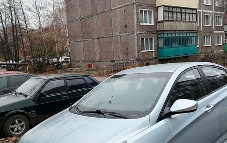 Hyundai Solaris II рестайлинг, 2011 год, 780 000 рублей, 2 фотография