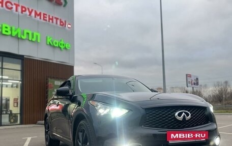 Infiniti QX70, 2017 год, 2 800 000 рублей, 11 фотография