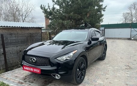 Infiniti QX70, 2017 год, 2 800 000 рублей, 18 фотография