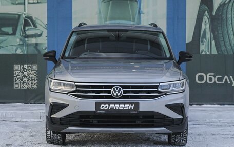 Volkswagen Tiguan II, 2021 год, 2 799 000 рублей, 3 фотография