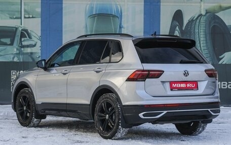 Volkswagen Tiguan II, 2021 год, 2 799 000 рублей, 2 фотография