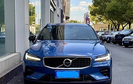 Volvo V60 II, 2020 год, 3 565 000 рублей, 4 фотография