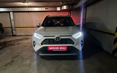 Toyota RAV4, 2021 год, 3 890 000 рублей, 4 фотография