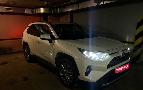 Toyota RAV4, 2021 год, 3 890 000 рублей, 2 фотография